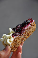 Cargar imagen en el visor de la galería, TARTA NAVIDEÑA KETO