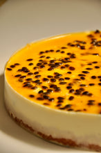 Cargar imagen en el visor de la galería, CHEESECAKE DE MARACUYA KETO