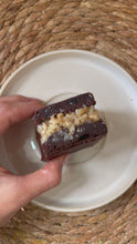 Cargar y reproducir el video en el visor de la galería, Sandwich chocolatoso keto
